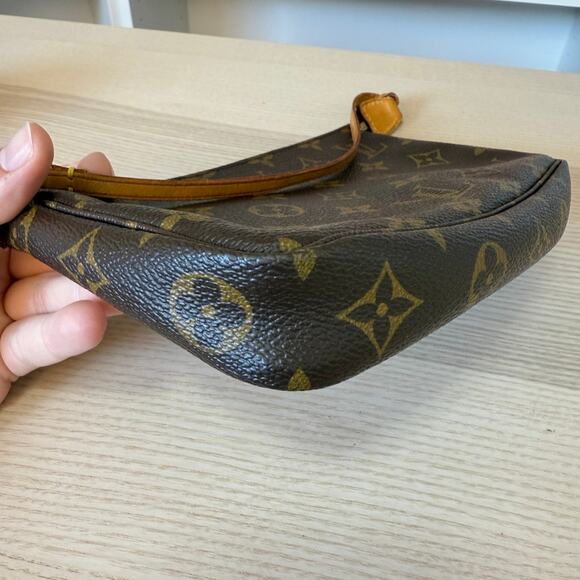Louis Vuitton Monogram Pochette Accessories - Picture 6 of 13